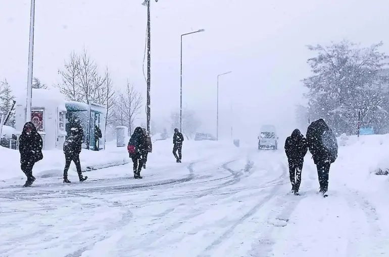 5 il ve 1 ilçede okullar tatil edildi