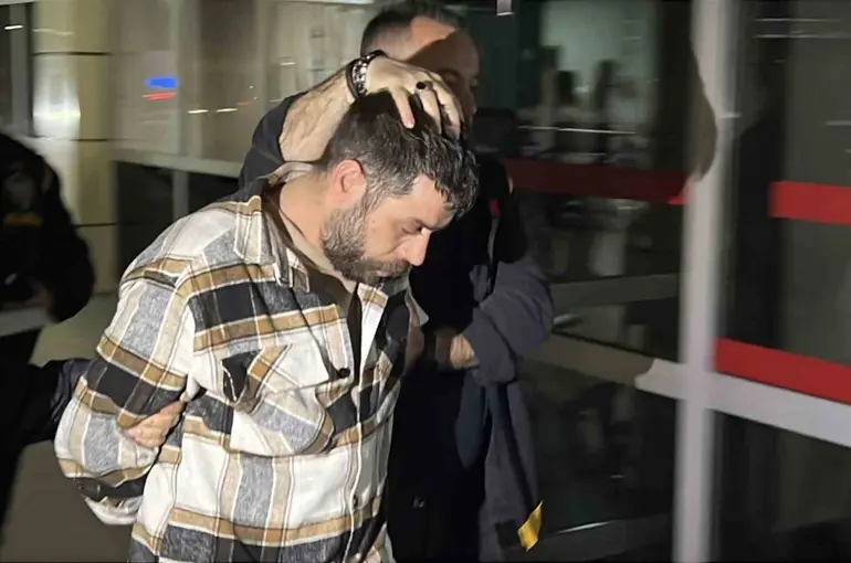 5 yarım altın için yaşlı kadını öldürdü
