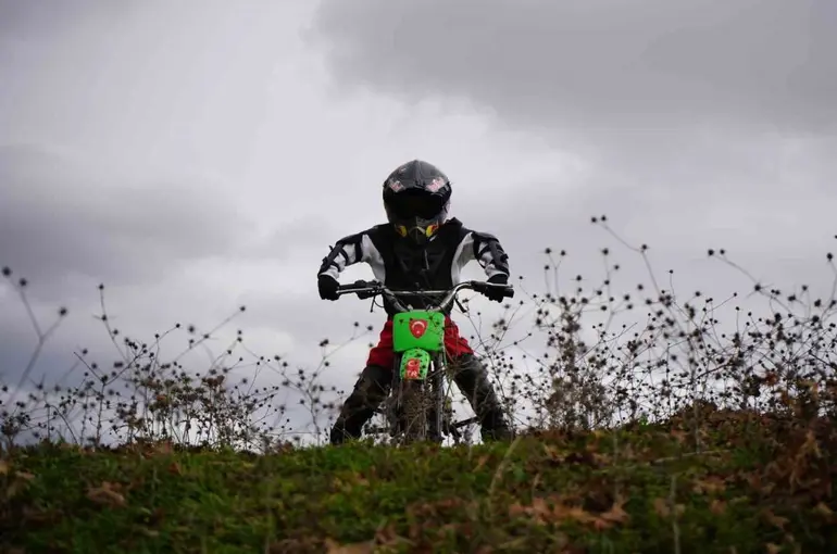 5 yaşındaki Ertuğrul’un motosiklet hikayesi Kur’an-ı Kerim ile başladı
