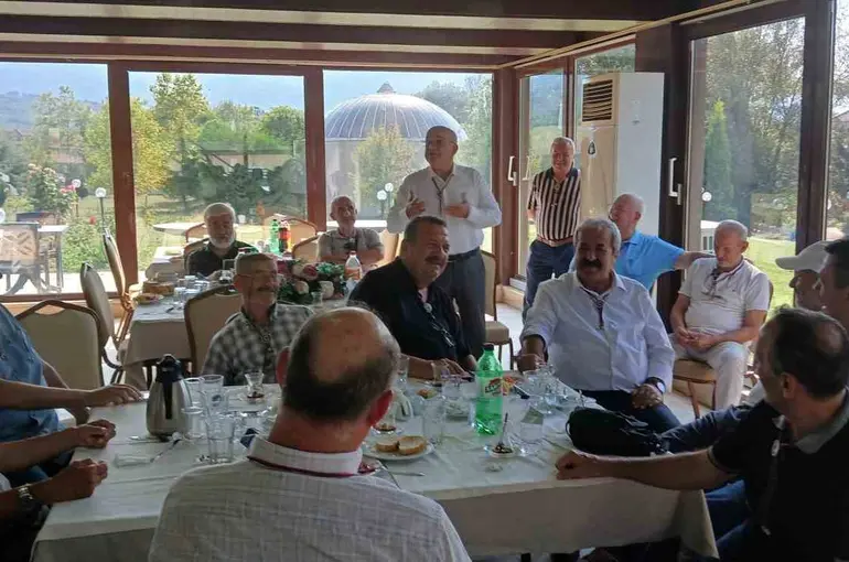 50 yıl önce okul sırasında başlayan dostluklarını tazelediler
