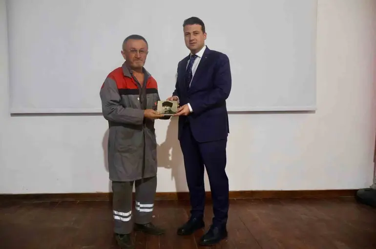 56 yıllık tamirci Çivril’de Yılın Ahisi seçildi
