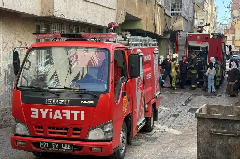 6 katlı binada yangın: 2'si çocuk 8 yaralı