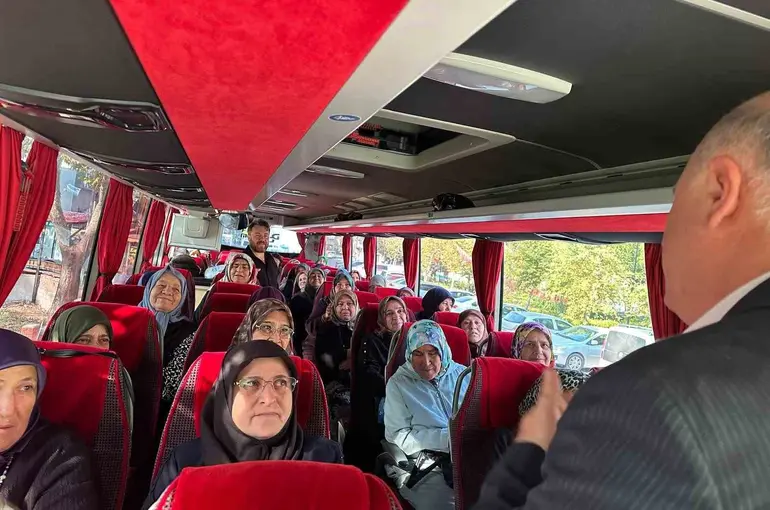 60 yaş üstü kadınlar kültür gezisi için yola çıktı
