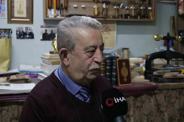 60 yıllık mücellit ustasına Kültür ve Turizm Bakanlığı’ndan "Yaşayan İnsan Hazineleri Ödülü"

