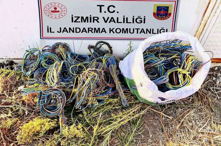 700 bin TL’lik kablo hırsızları suçüstü yakalandı
