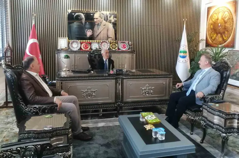73 yaşında dileği kabul oldu, kaymakam koltuğuna oturdu

