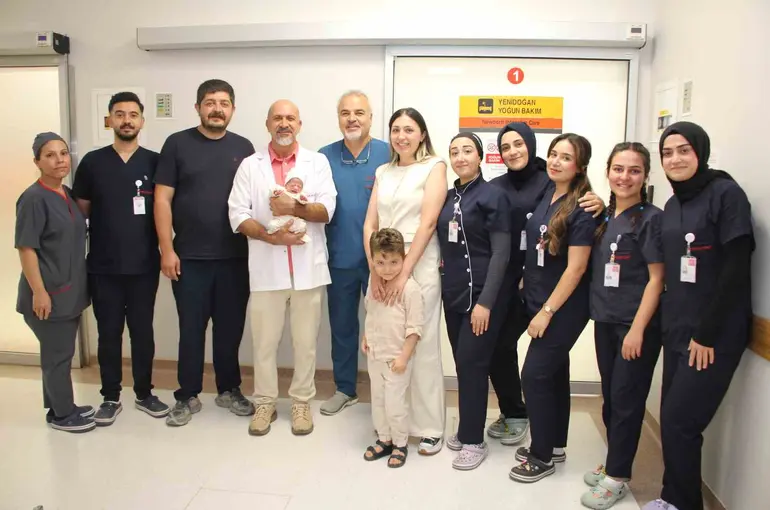 830 gram doğan prematüre bebek, 144 günlük yaşam mücadelesinin ardından sağlığına kavuştu

