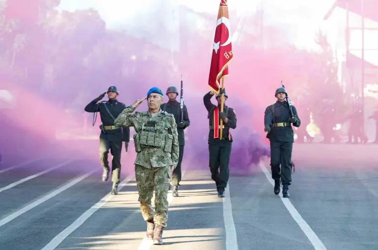 8’inci Komando Tugay Komutanlığı’nda sancak ve komuta devir teslim töreni düzenlendi
