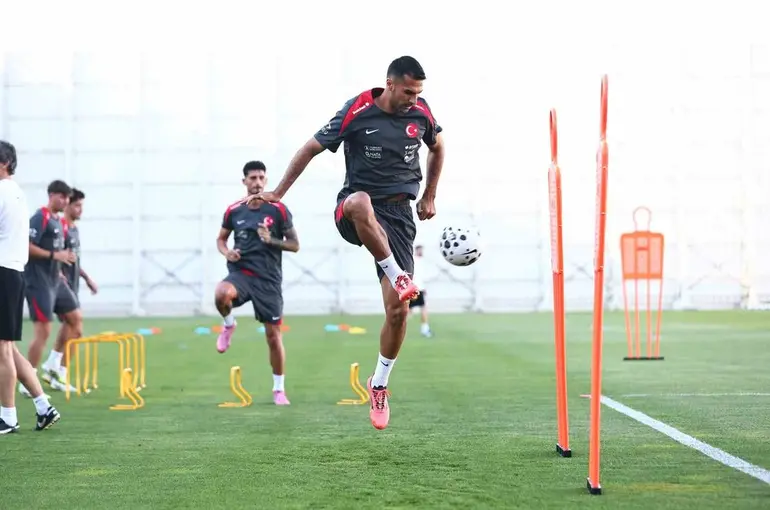 A Milli Futbol Takımı, İspanya maçı hazırlıklarına başladı
