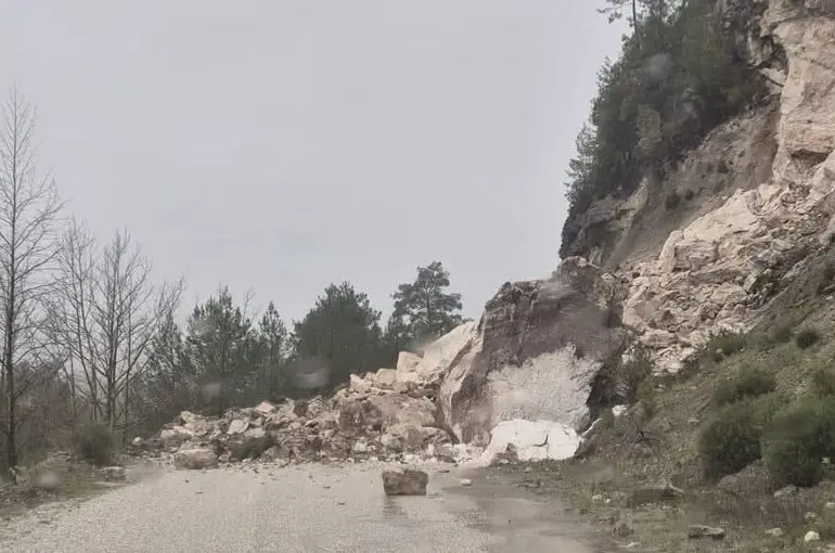 Acıpayam - Dalaman yolu ulaşıma kapandı
