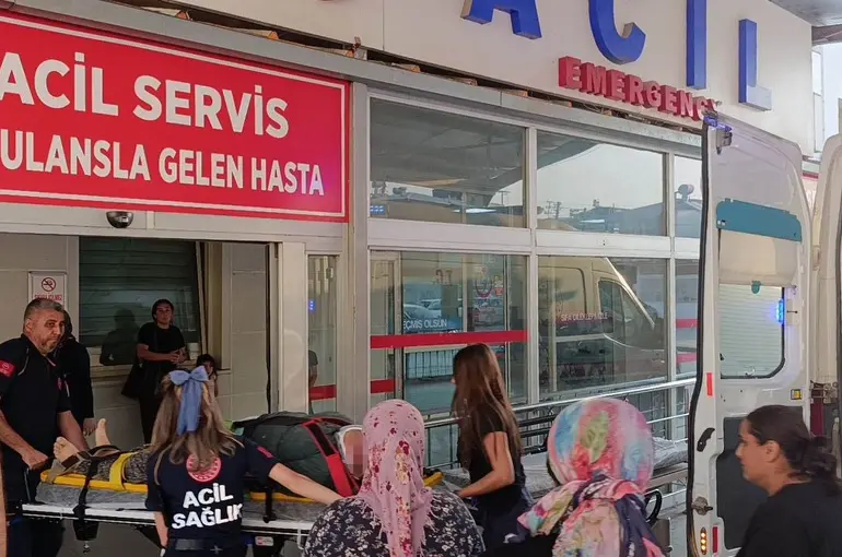 Adana’da otomobil takla attı: 6 yaralı
