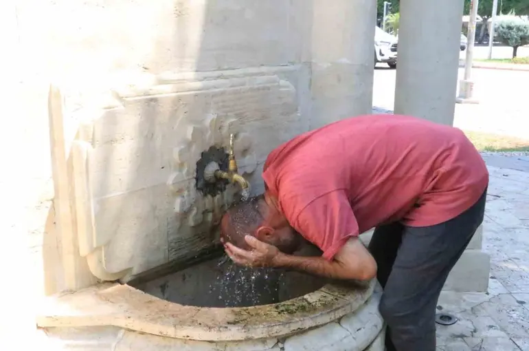 Adana’da sıcak hava bunaltıyor
