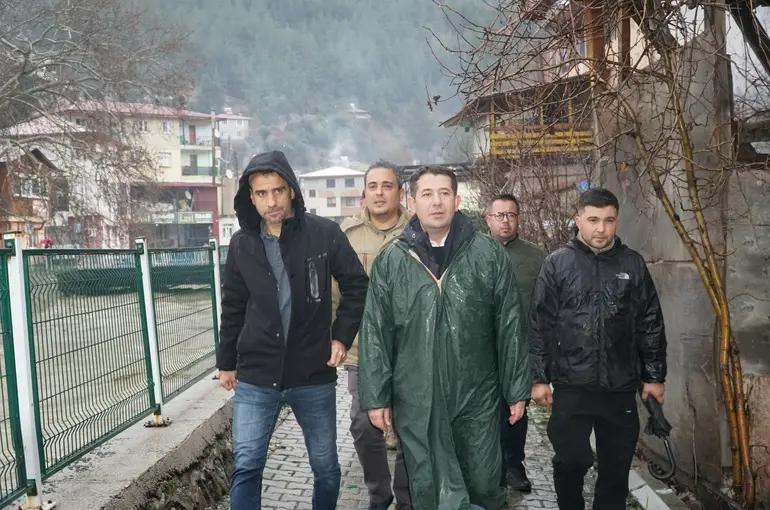 Adana’nın Feke, Saimbeyli ve Kozan ilçelerinde sel sonrası yoğun mesai
