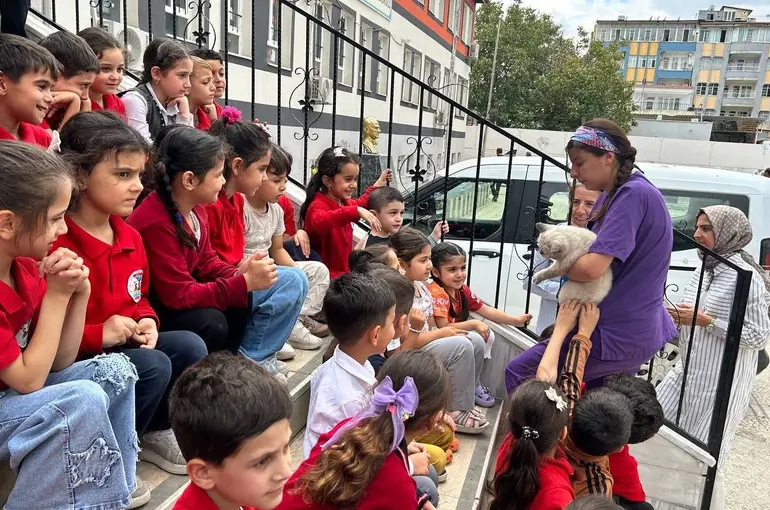Adıyaman Belediyesi’nden çocuklara hayvan sevgisi buluşması
