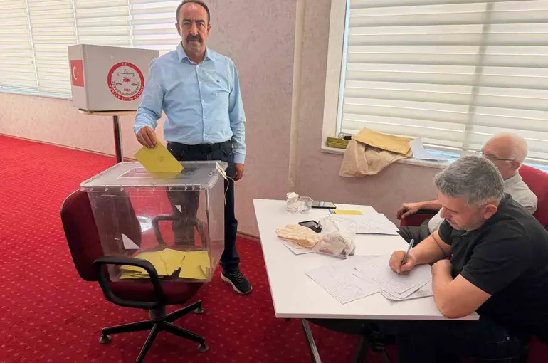 Adıyaman Veteriner Hekimleri Odasında Orhan Öztürk Güven tazeledi
