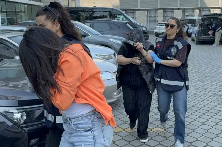 Adliyede görülen dava sonrası kavgaya karışan 3 kadın tutuklandı
