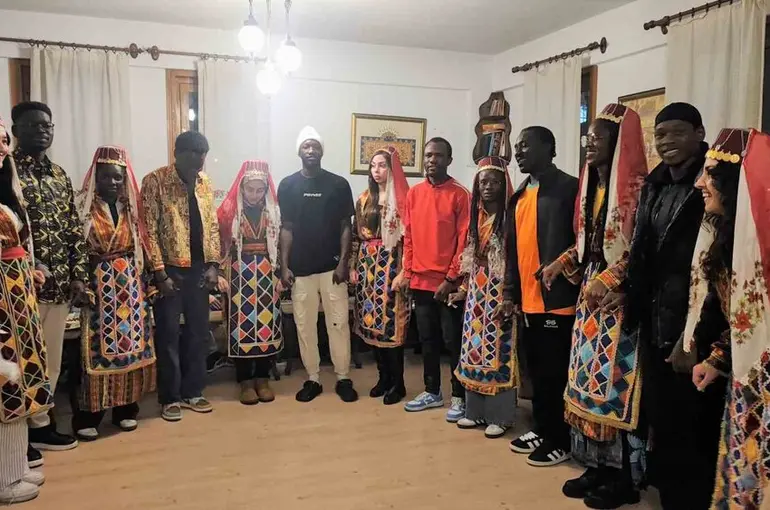 Afrikalı öğrenciler Yozgat’ta halay çekti, türküler söyledi
