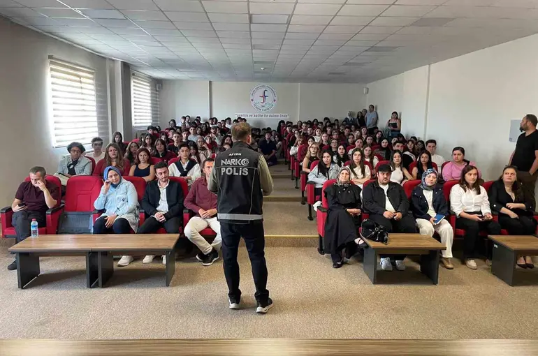 Afyonkarahisar’da üniversite öğrencilerine ‘Narko Gençlik’ eğitimi
