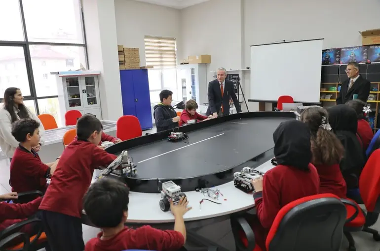 Ağrı’da "KodlAğrı" projesi ile 125 bin öğrenci teknoloji eğitimi alıyor
