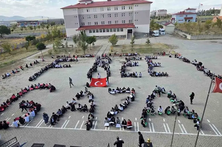 Ağrı’da tüm okullarda "Filistin ve Gazze" temalı etkinlikler düzenlendi
