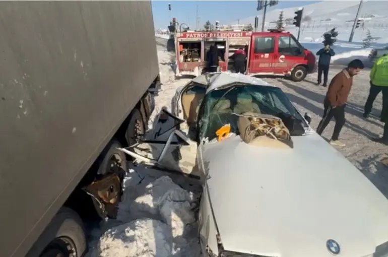 Ağrı’nın Patnos ilçesinde trafik kazası: 1’i ağır 2 yaralı
