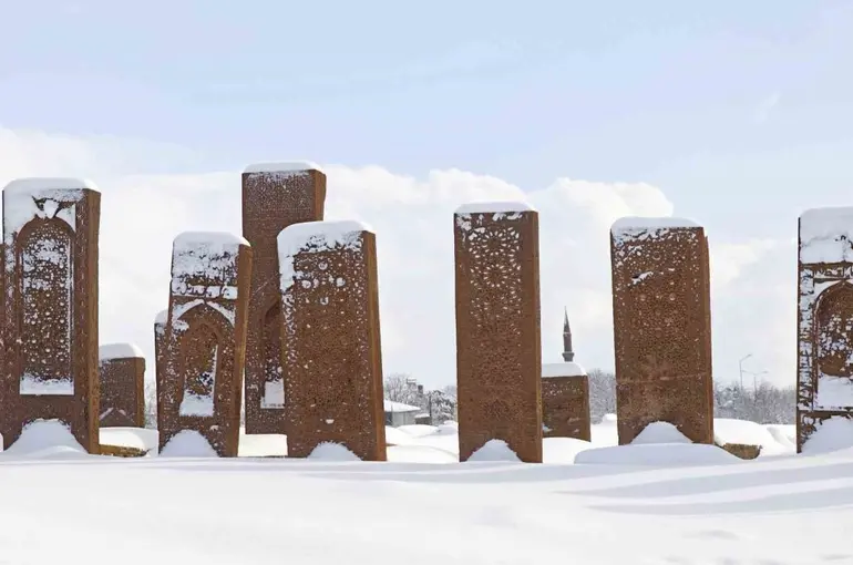 Ahlat’ta masalsı kış manzaraları
