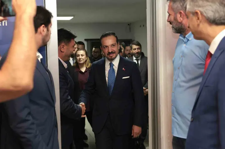AK Parti Genel Başkan Yardımcısı Zorlu: "Ana muhalefet kendi içerisinden başka bir muhalefet çıkardı"
