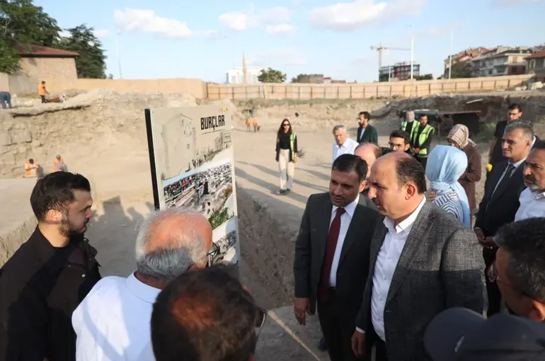 Ak Parti Heyeti, Larende kazı çalışmalarını inceledi
