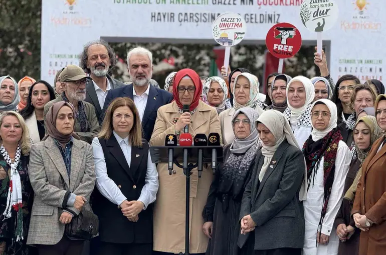 AK Parti İstanbul İl Kadın Kolları’ndan ‘’İstanbul’un  Anneleri, Gazze’nin Çocuklarıyla’’ hayır çarşısı
