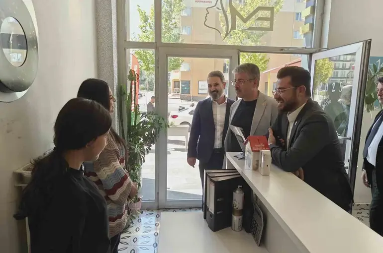 AK Partili Çopuroğlu esnafla buluştu
