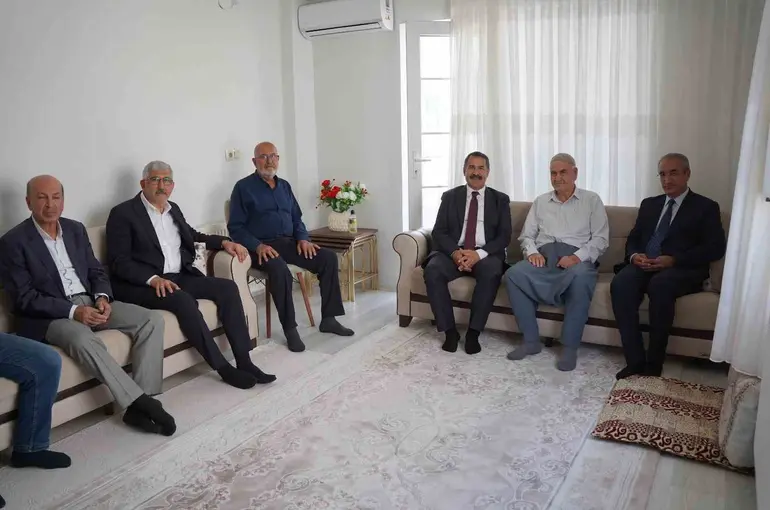 AK Parti’li Yaman, ’Türkiye Yüzyılı Buluşmaları’ kapsamında Kahta’da temaslarda bulundu
