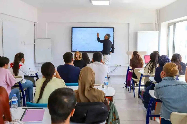 Akademilerde yeni eğitim dönemi başladı
