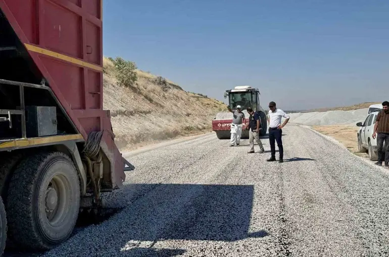 Akçadağ Belediyesi asfalt mesaisini sürdürüyor
