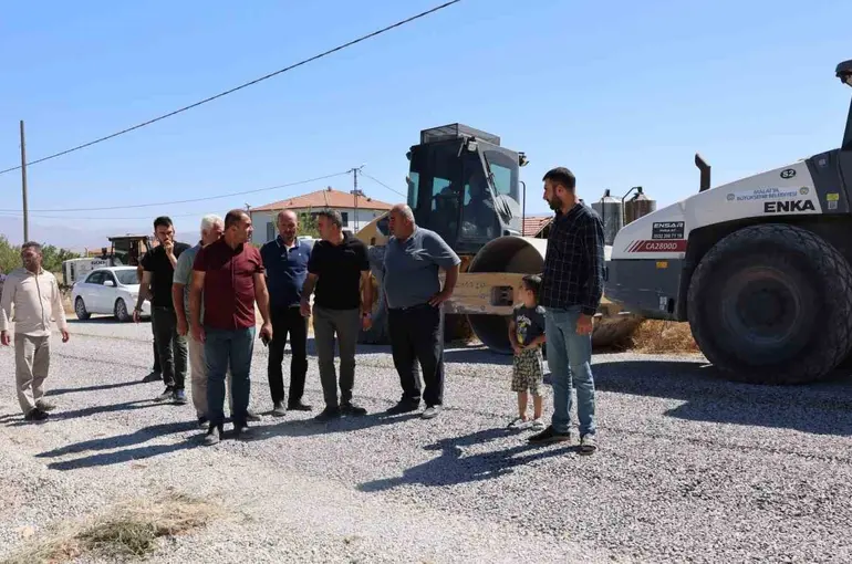 Akçadağ’da yol çalışmaları sürüyor
