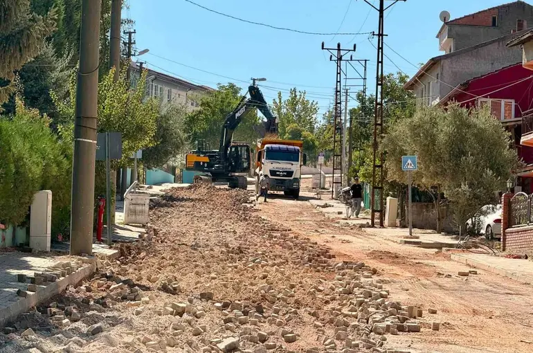 Akçakoca Caddesi’nde asfalt çalışmaları başladı
