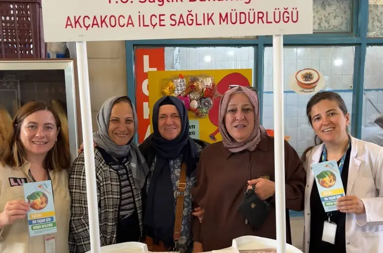 Akçakoca’da sağlıklı beslenme için farkındalık standı kuruldu
