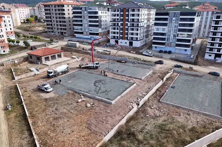 Akdağmadeni’nde 100. Yıl Spor Kompleksi inşa çalışmaları tüm hızıyla devam ediyor
