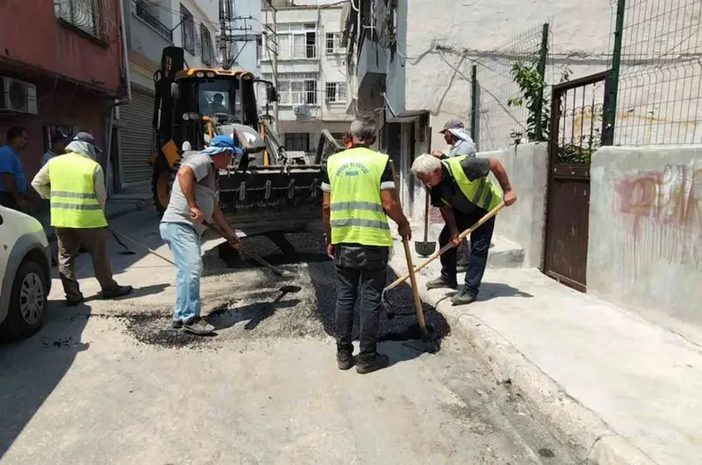 Akdeniz’de bozulan yollar için ekipler sahada

