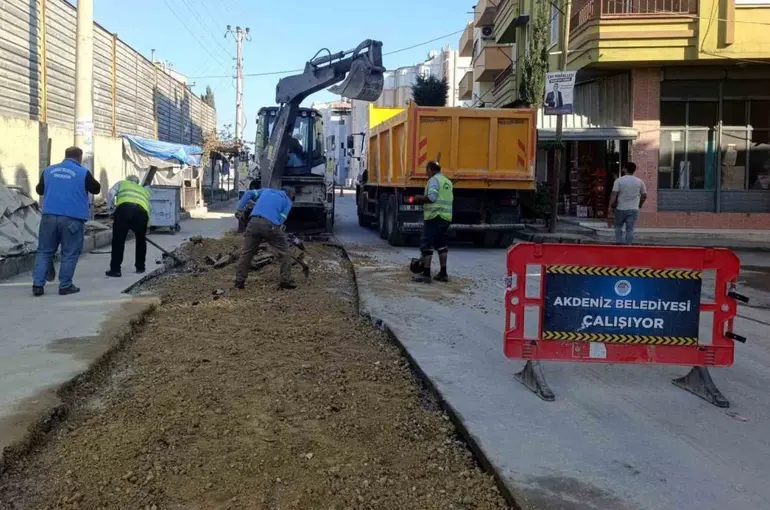 Akdeniz’de yol çalışmaları hız kesmiyor
