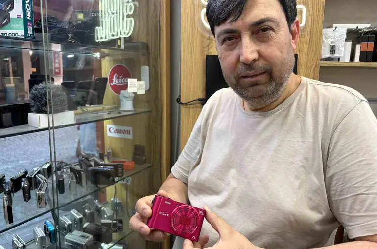 Akıllı telefonların yapaylığından kaçıp kompakt fotoğraf makinelerine yöneldiler
