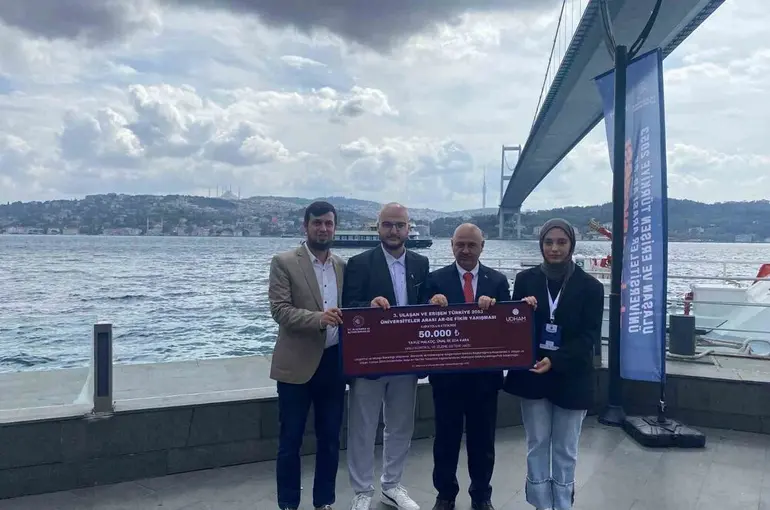 AKİS ile özel ödülün sahibi oldular
