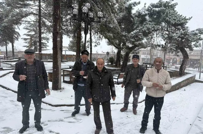 Aksaray’ın Güzelyurt ilçesinde kar yağışı etkisini sürdürüyor
