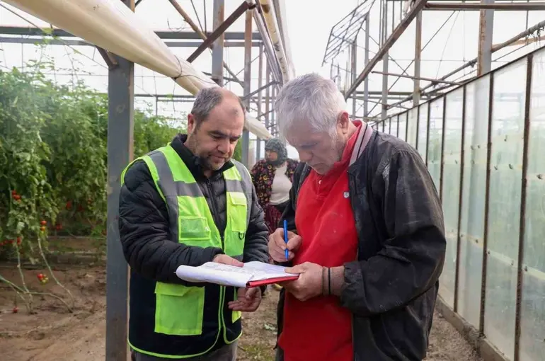 Aksu’da afetten zarar gören seralarda hasar tespiti yapıldı
