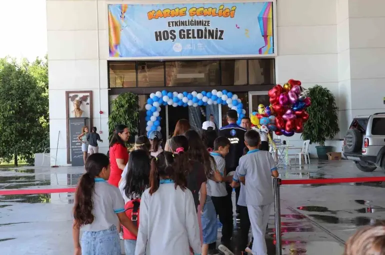 Aksu’da karne sevinci şenliğe dönüştü
