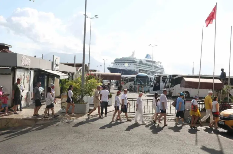 Alanya Limanı, yılın ilk 9 ayında 14 kruvaziyer gemisini ağırladı
