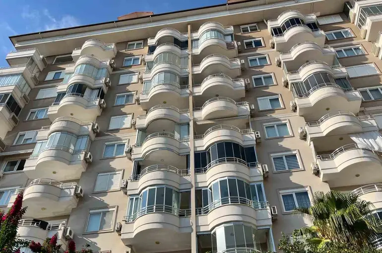 Alanya’da daireden gelen duman ekipleri alarma geçirdi
