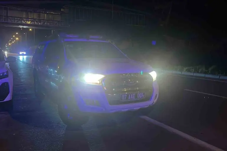 Alanya’da kayalıklardan düşen şahsı, itfaiye ve AFAD ekibi kurtardı
