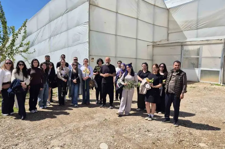 Alanya’da üniversiteli öğrencilerden tropikal bahçelere teknik gezi

