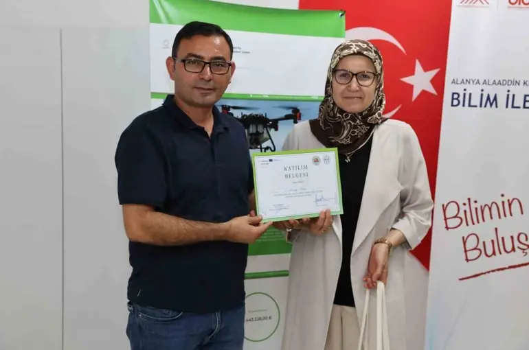 Alanyalı çiftçilere tarımın geleceği anlatıldı
