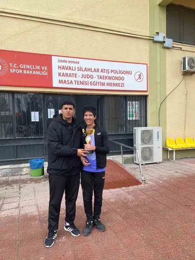Aliağa’nın özel sporcularından çifte şampiyonluk
